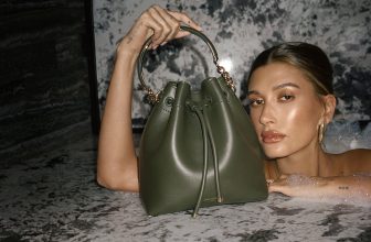 De Jimmy Choo Bon Bon-familie van tassenverrukkingen