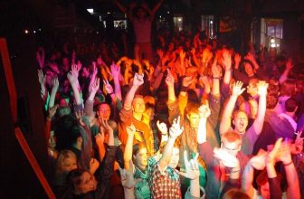 Een onvergetelijke reiservaring: met de partybus naar Rebellion en andere topbestemmingen